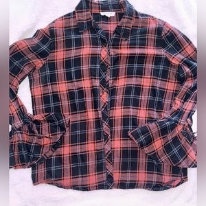 Beach lunch lounge 100 cotton flannel. Bell sleeves, red black. Size large. Soft